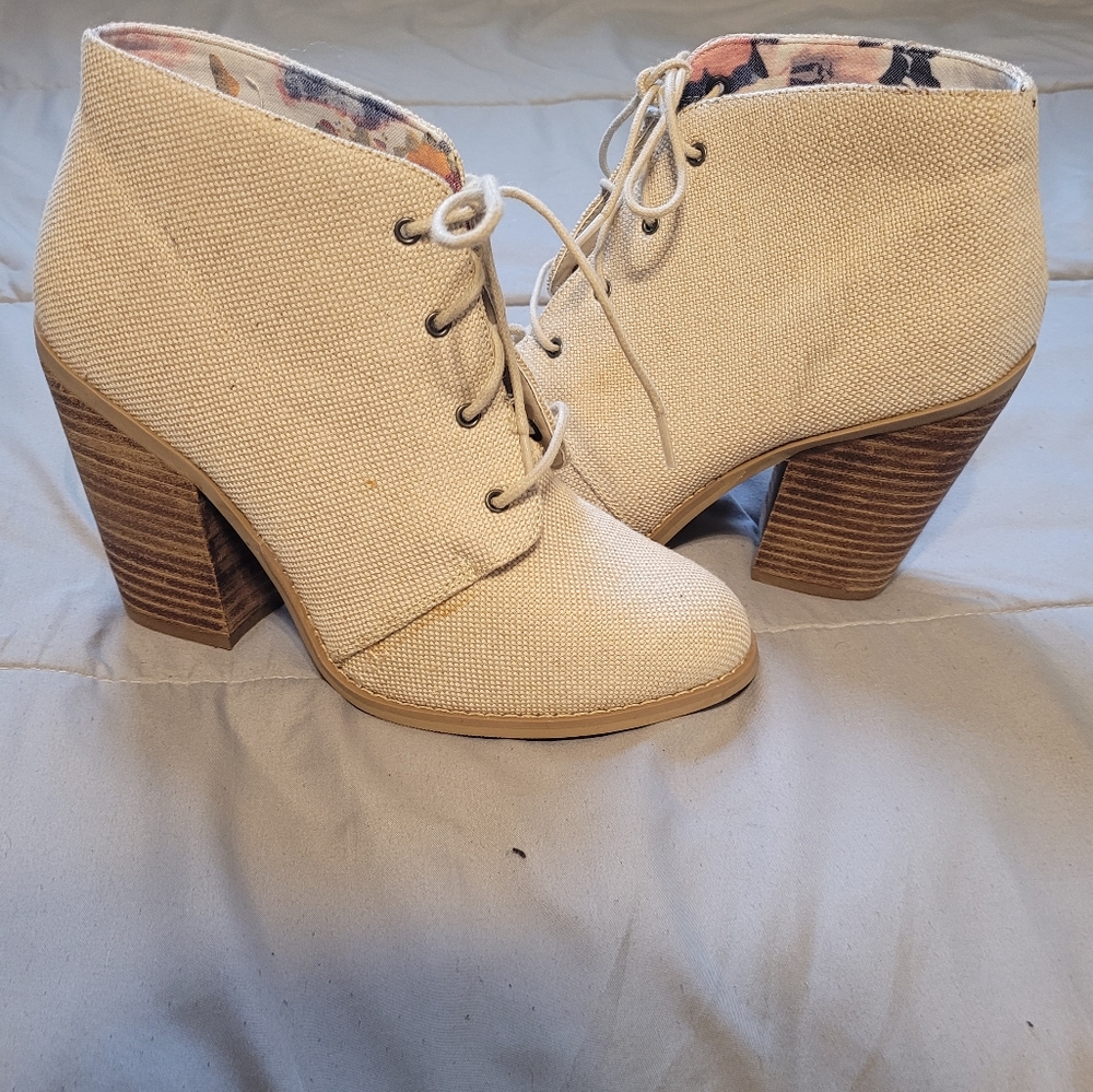 Call it Spring Cream Canvas Lace Up Booties Size 8.5 NWOT
